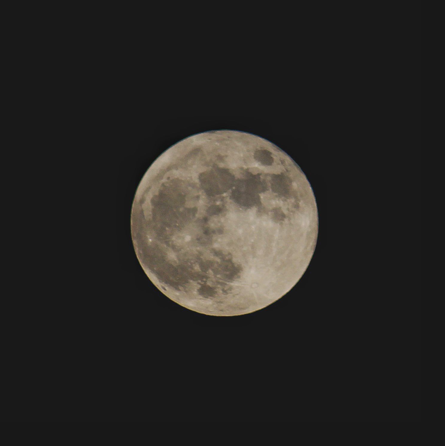 /images/featured-album/moon.jpeg